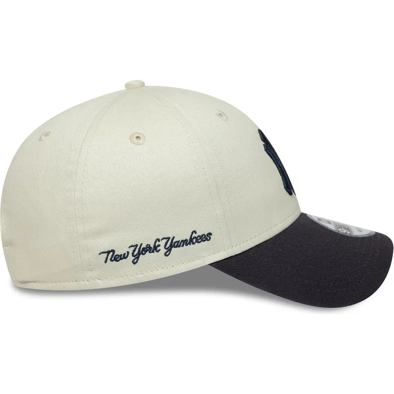 bojd-beige-och-marinbla-justerbar-keps-9forty-side-script-new-york-yankees-mlb-fran-new-era