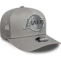gra-trucker-keps-med-gra-logotyp-9seventy-stretch-snap-tonal-fran-los-angeles-lakers-nba-av-new-era