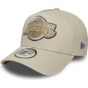 beige-bojd-keps-snapback-med-beige-logotyp-e-frame-tonal-outline-av-los-angeles-lakers-nba-fran-new-era