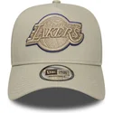 beige-bojd-keps-snapback-med-beige-logotyp-e-frame-tonal-outline-av-los-angeles-lakers-nba-fran-new-era