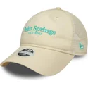 beige-justerbar-truckerkeps-for-kvinnor-9twenty-city-of-palm-springs-stader-och-strander-fran-new-era