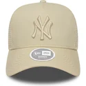 beige-truckerkeps-for-kvinnor-a-frame-league-essential-new-york-yankees-mlb-fran-new-era