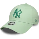 gron-justerbar-bojd-keps-for-kvinnor-med-gront-9forty-metallic-logo-av-new-york-yankees-mlb-fran-new-era