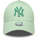 gron-justerbar-bojd-keps-for-kvinnor-med-gront-9forty-metallic-logo-av-new-york-yankees-mlb-fran-new-era