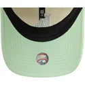 beige-och-gron-justerbar-kurvad-keps-for-kvinnor-9twenty-world-series-cooperstown-los-angeles-dodgers-mlb-fran-new-era