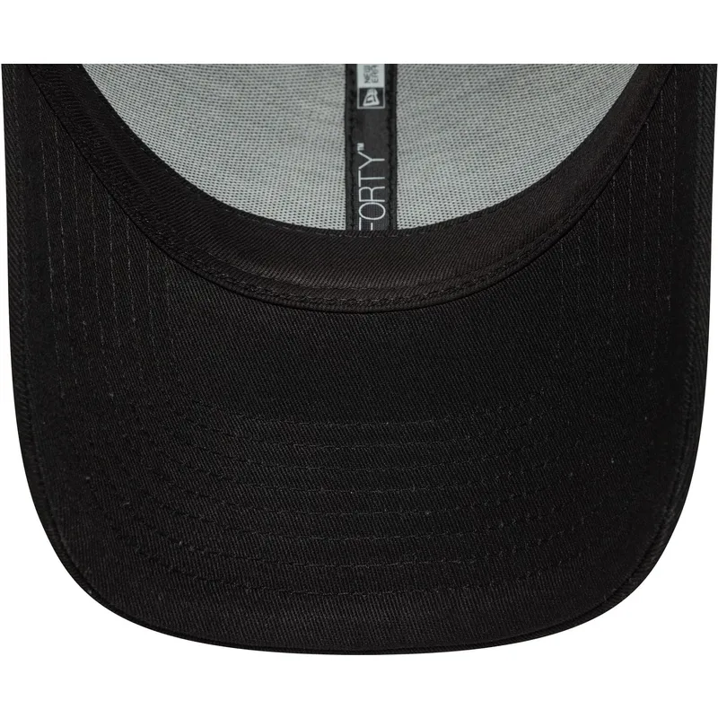 svart-justerbar-kurvad-keps-9forty-core-fran-newcastle-united-football-club-premier-league-av-new-era