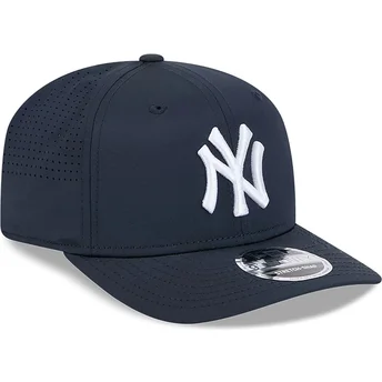 New York Yankees MLB New Era 9SEVENTY Stretch Snap Perf marinblå böjd snapbackkeps