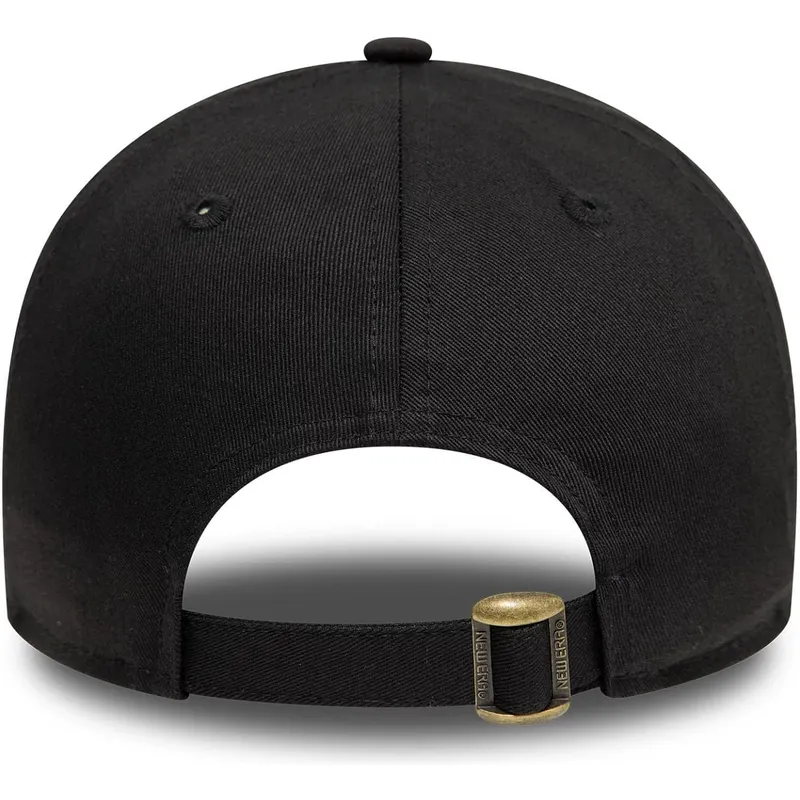 svart-bojd-justerbar-keps-9forty-badge-fran-new-era