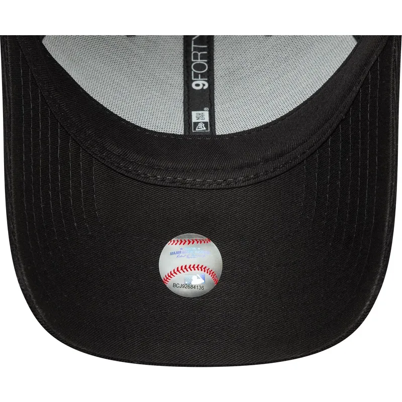 svart-bojd-justerbar-keps-9forty-flawless-cord-fran-new-york-yankees-mlb-av-new-era