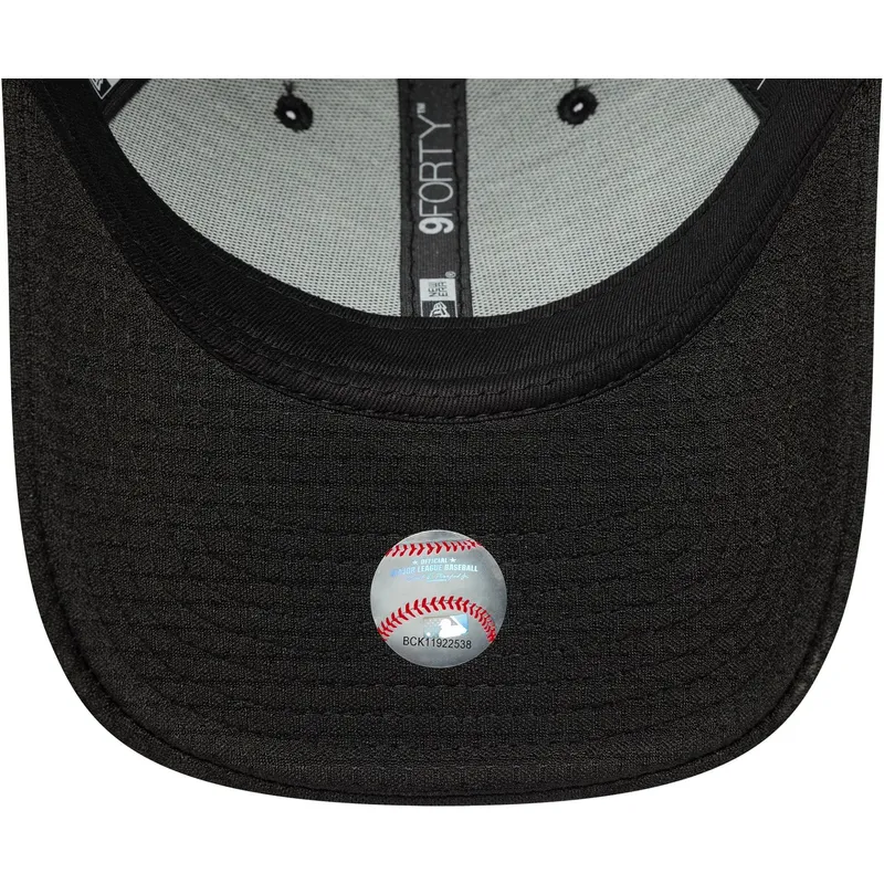 svart-bojd-keps-snapback-med-svart-logotyp-9forty-flawless-mesh-fran-new-york-yankees-mlb-av-new-era