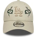beige-justerbar-bojd-keps-med-beige-los-angeles-dodgers-mlb-9forty-icon-dragon-logga-fran-new-era