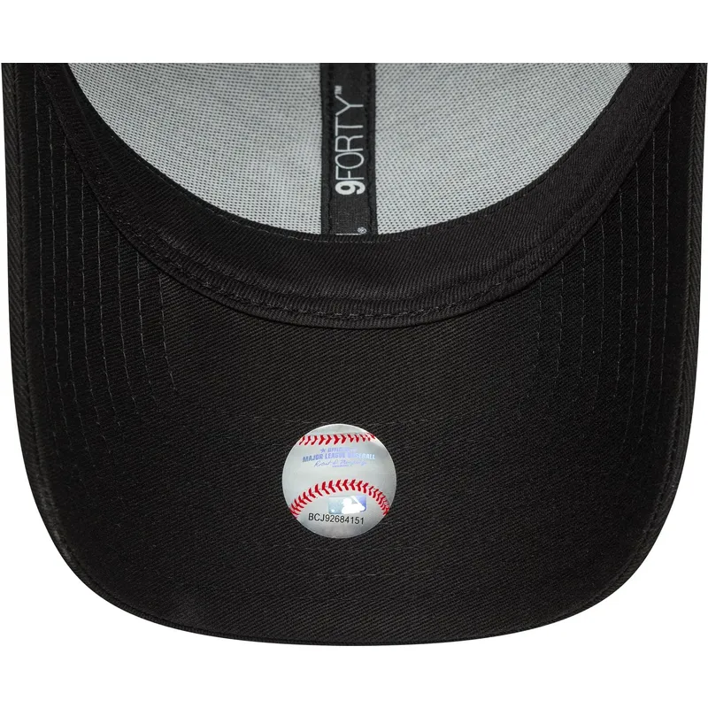 svart-justerbar-kurvad-keps-med-bla-logotyp-9forty-ombre-infill-fran-new-york-yankees-mlb-av-new-era