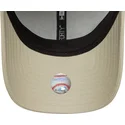 beige-justerbar-bojd-keps-med-brunt-logo-9forty-ombre-infill-av-new-york-yankees-mlb-fran-new-era