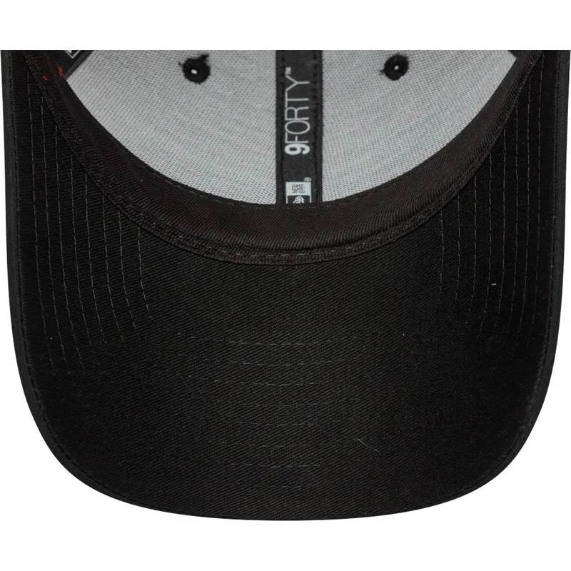 svart-och-rod-justerbar-kurvad-keps-9forty-logo-fran-ducati-motor-motogp-av-new-era