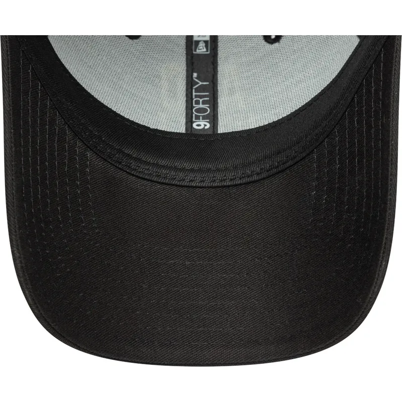 svart-bojd-justerbar-keps-9forty-metallic-champ-fran-ufc-ultimate-fighting-championship-and-still-av-new-era