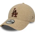 beige-justerbar-kurvad-keps-med-brunt-logo-9forty-borg-fran-los-angeles-dodgers-mlb-av-new-era