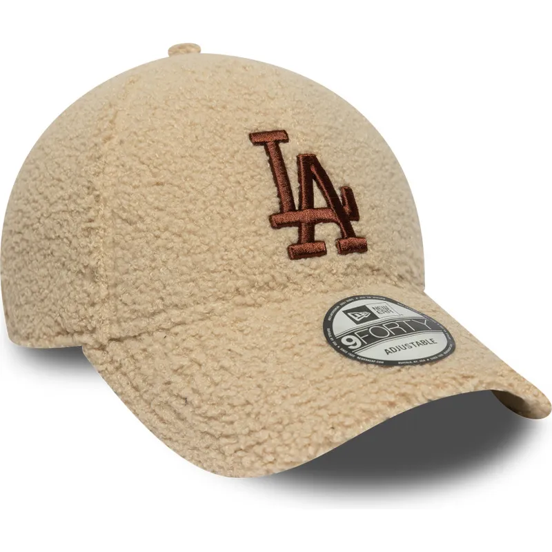 beige-justerbar-kurvad-keps-med-brunt-logo-9forty-borg-fran-los-angeles-dodgers-mlb-av-new-era