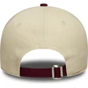 beige-och-vinrod-bojd-keps-justerbar-9twenty-med-garfield-och-odie-fran-new-era