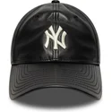 svart-bojd-justerbar-keps-9twenty-leather-fran-new-york-yankees-mlb-av-new-era