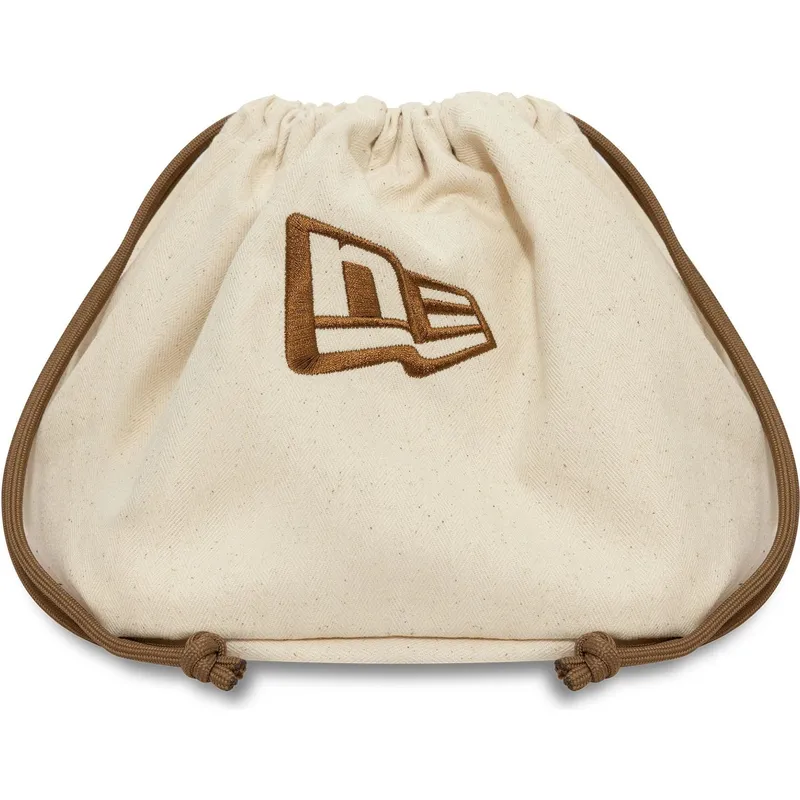 svart-bojd-justerbar-keps-9twenty-leather-fran-new-york-yankees-mlb-av-new-era