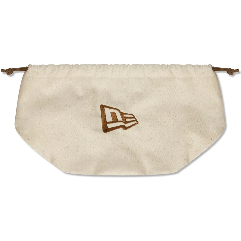 svart-bojd-justerbar-keps-9twenty-leather-fran-new-york-yankees-mlb-av-new-era