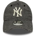 svart-bojd-justerbar-keps-9twenty-houndstooth-fran-new-york-yankees-mlb-av-new-era