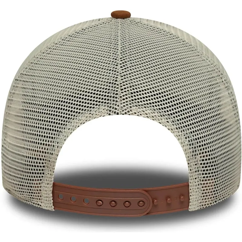 brun-trucker-keps-a-frame-suede-oval-patch-fran-new-era