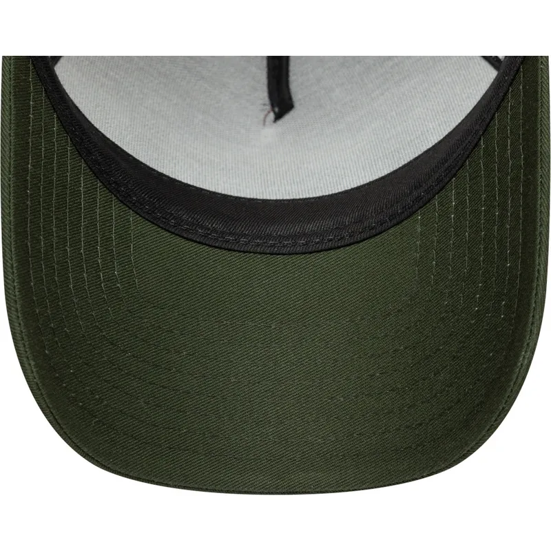 brun-och-gron-trucker-keps-a-frame-animal-patch-med-buffel-fran-new-era