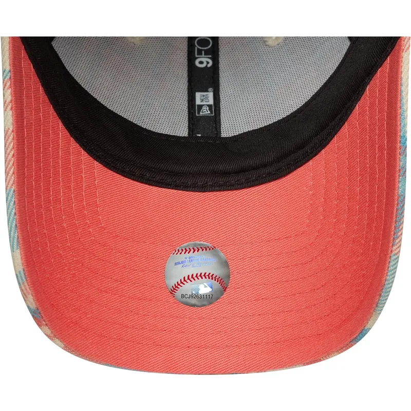 justerbar-rosa-och-bla-kurvad-keps-for-dam-9forty-check-av-new-york-yankees-mlb-fran-new-era