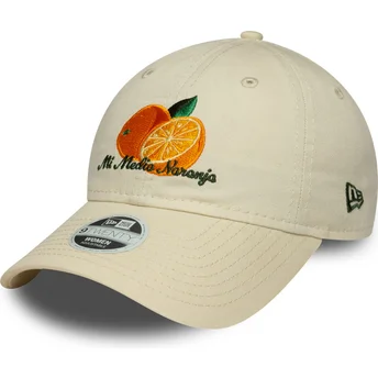 Beige justerbar böjd keps för kvinnor 9TWENTY Phrase Mi Media Naranja från New Era