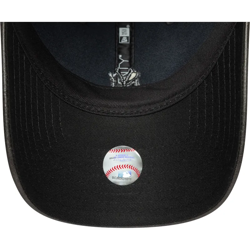 svart-bojd-justerbar-keps-for-dam-med-svart-logotyp-9twenty-tonal-fran-new-york-yankees-mlb-av-new-era