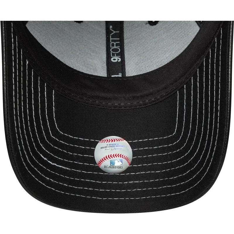 svart-justerbar-kurvad-keps-for-dam-9forty-topstitch-pu-fran-new-york-yankees-mlb-av-new-era
