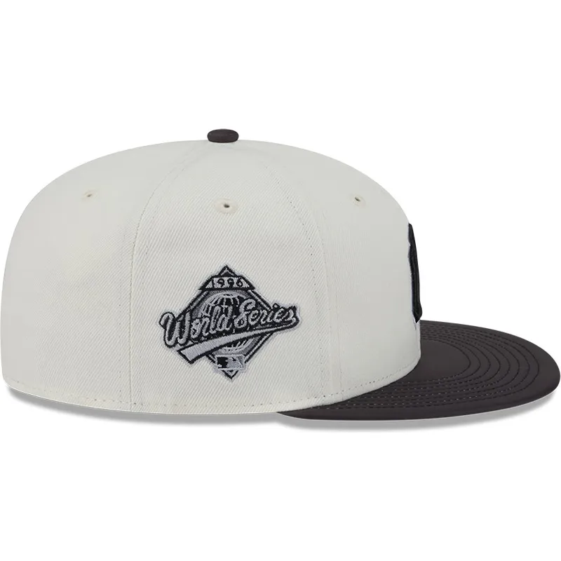 new-york-yankees-mlb-59fifty-clr-dvlp-beige-och-svart-justerbar-flat-keps-fran-new-era