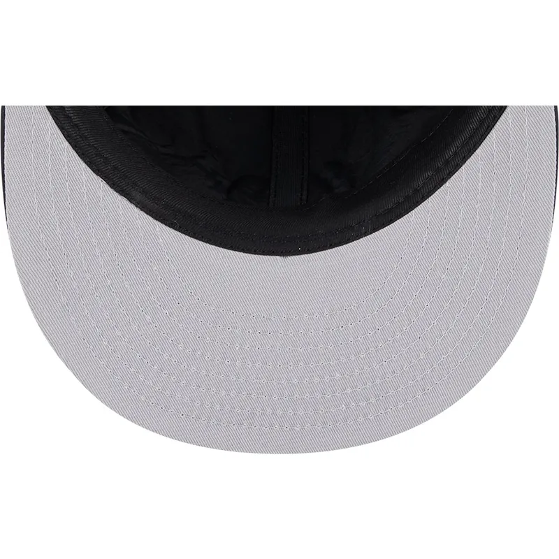 svart-platt-keps-justerad-59fifty-winter-dog-ear-fran-boston-red-sox-mlb-av-new-era