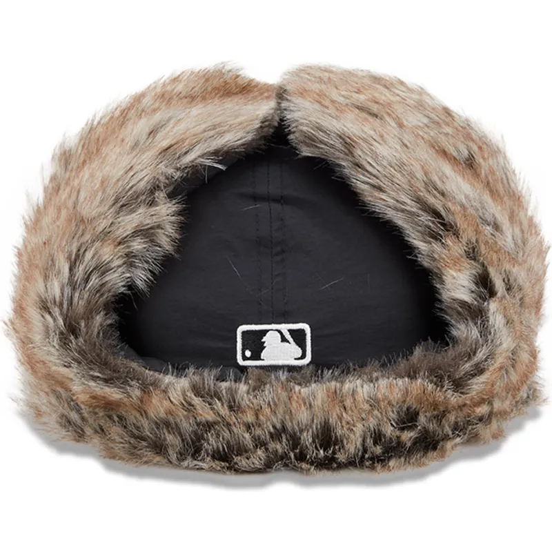 svart-platt-keps-justerad-59fifty-winter-dog-ear-fran-new-york-yankees-mlb-av-new-era