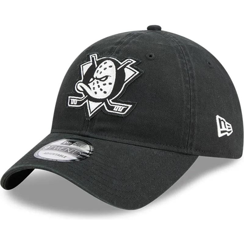 svart-bojd-justerbar-keps-9twenty-stamp-fran-anaheim-ducks-nhl-av-new-era