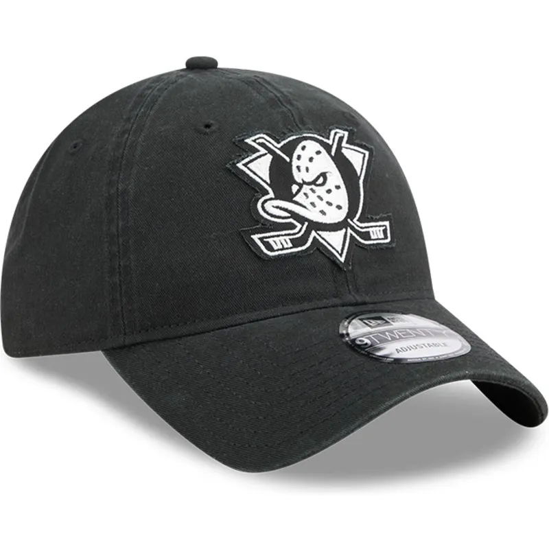 svart-bojd-justerbar-keps-9twenty-stamp-fran-anaheim-ducks-nhl-av-new-era