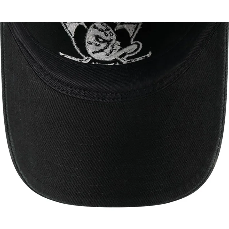 svart-bojd-justerbar-keps-9twenty-stamp-fran-anaheim-ducks-nhl-av-new-era