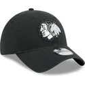 justerbar-svart-bojd-keps-9twenty-stamp-chicago-blackhawks-nhl-fran-new-era