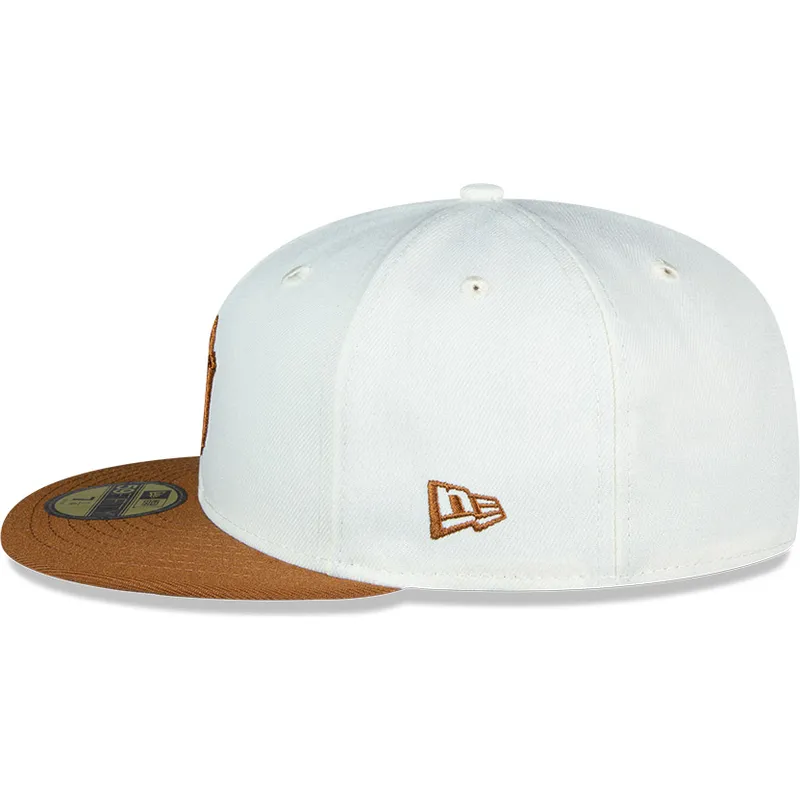 vit-och-brun-platt-keps-justerad-59fifty-chrome-toast-side-patch-fran-new-york-yankees-mlb-av-new-era