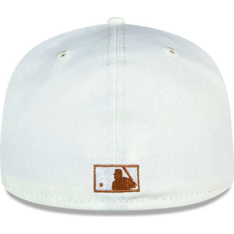 vit-och-brun-platt-keps-justerad-59fifty-chrome-toast-side-patch-fran-new-york-yankees-mlb-av-new-era