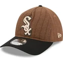justerbar-brun-och-svart-bojd-keps-9twenty-a-frame-wool-pinstripe-chicago-white-sox-mlb-fran-new-era