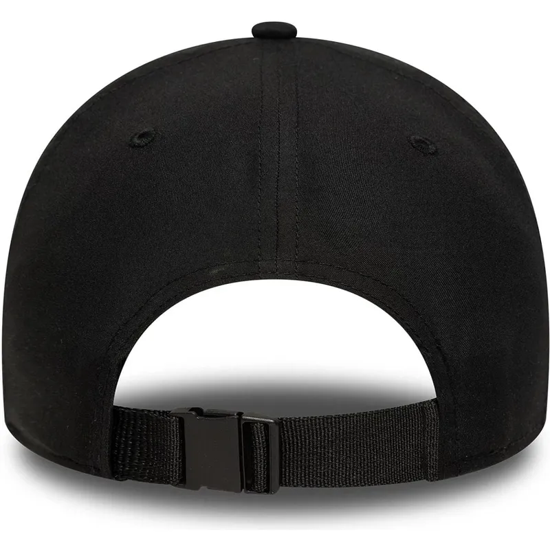 svart-justerbar-kurvad-keps-9forty-pin-fran-chicago-bulls-nba-av-new-era