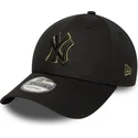 svart-justerbar-kurvad-keps-med-gront-9forty-outline-logotyp-fran-new-york-yankees-mlb-av-new-era