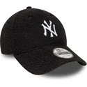 svart-bojd-justerbar-keps-9forty-winter-borg-fran-new-york-yankees-mlb-av-new-era