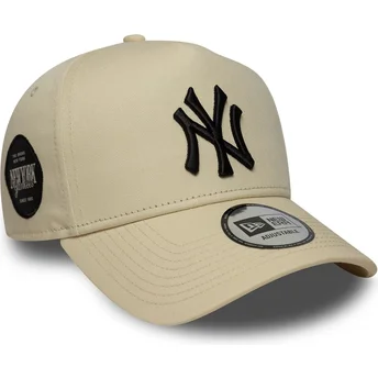 Beige böjd skärm snapback 9FORTY E Frame Side Patch keps New York Yankees MLB från New Era