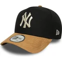 new-york-yankees-mlb-9forty-e-frame-svart-och-brun-snapback-med-bojd-skarm-i-mocka-fran-new-era