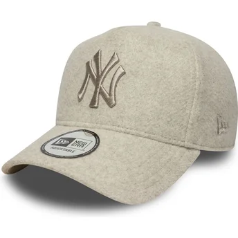 Beige böjd snapback-keps med beige logotyp 9FORTY E Frame Melton från New York Yankees MLB från New Era