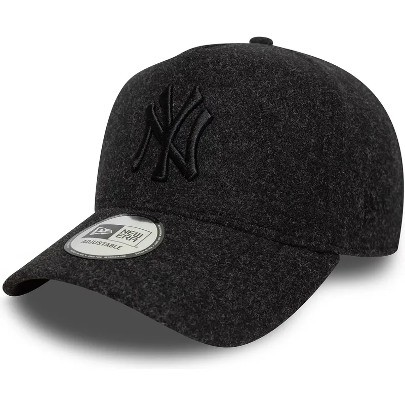 svart-kurvad-snapback-keps-med-svart-logotyp-9forty-e-frame-melton-fran-new-york-yankees-mlb-av-new-era