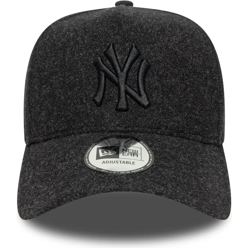 svart-kurvad-snapback-keps-med-svart-logotyp-9forty-e-frame-melton-fran-new-york-yankees-mlb-av-new-era